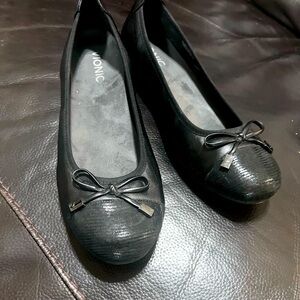 Vionic Women's Black Bow Loafers, 9.5